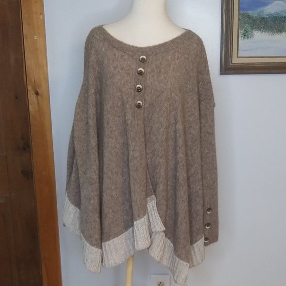 Made in Italy unique poncho style sweater with arms Tricot Chic neutral colors - Picture 1 of 16